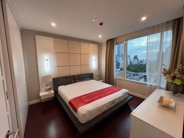 bedroom of Manhattan Chidlom