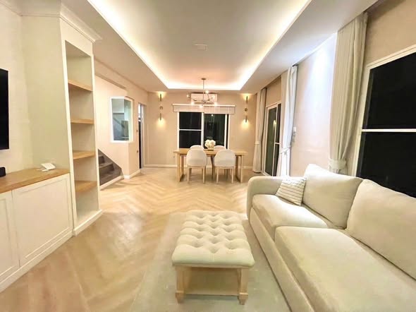 living room and room interior of Mantana Onnut-Wongwaen 5 มัณฑนา อ่อนนุช-วงแหวน 5