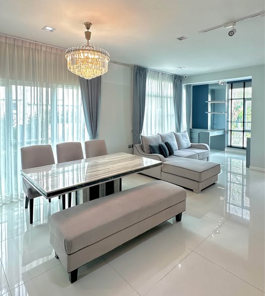living room and room interior of Mantana Westgate
