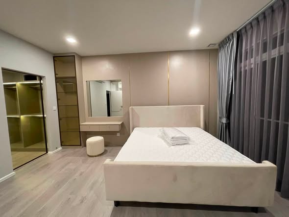 bedroom and room interior of Manthana Bangna – Wongwean
