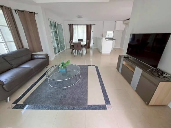 living room of Manthana Onnut-Wongwaen 1