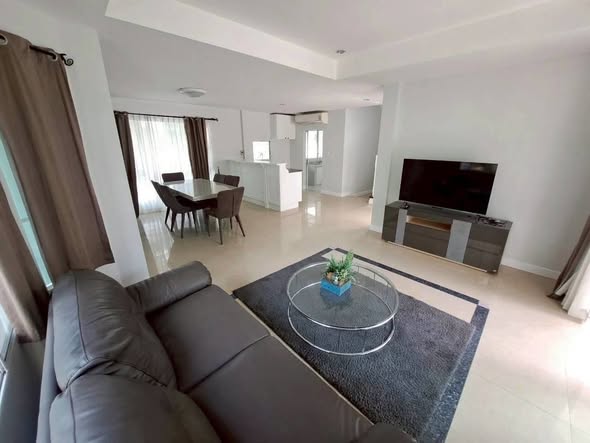 living room of Manthana Onnut-Wongwaen 1