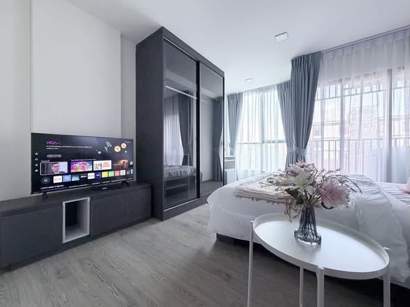 bedroom and living room of Maroon Ratchada 32 (สำนักงานขาย)