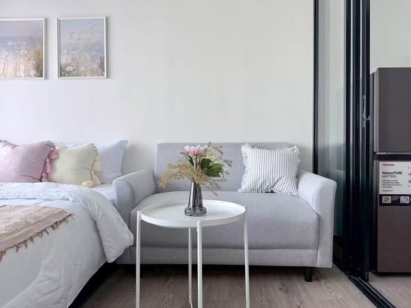 bedroom and living room of Maroon Ratchada 32 (สำนักงานขาย)