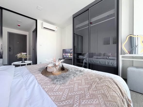 bedroom and room interior of Maroon Ratchada 32 (สำนักงานขาย)