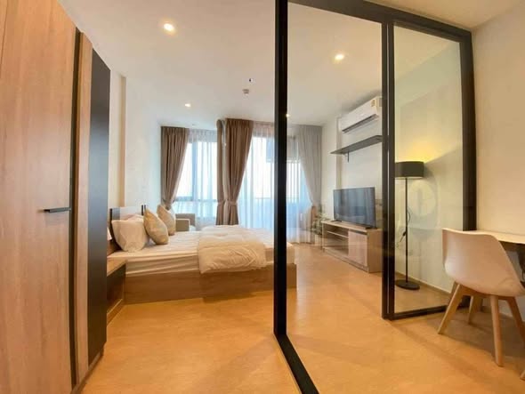 bedroom and room interior of MARU Ekkamai 2