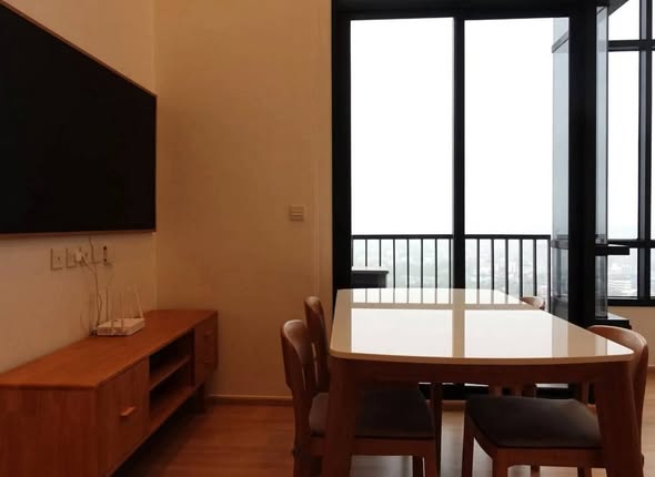 living room and room interior of MARU Ekkamai 2