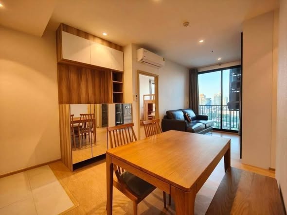 living room and room interior of MARU Ekkamai 2