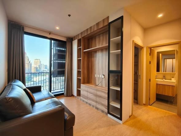 living room and room interior of MARU Ekkamai 2