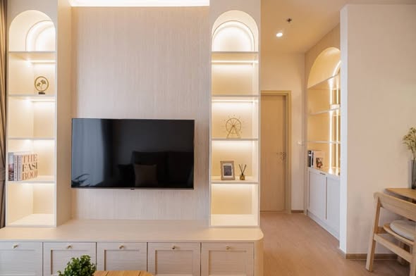 living room and room interior of MARU Ekkamai 2