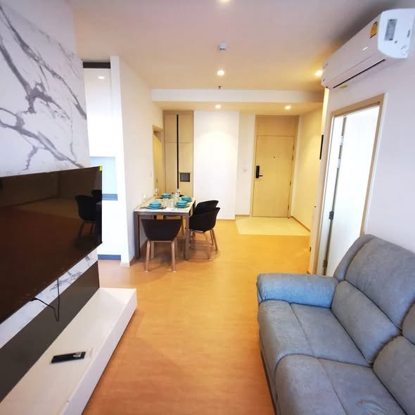 living room and room interior of MARU Ekkamai 2