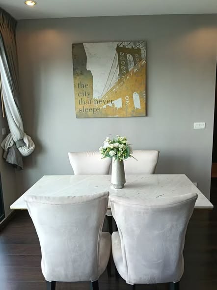 room interior of MARU Ekkamai 2