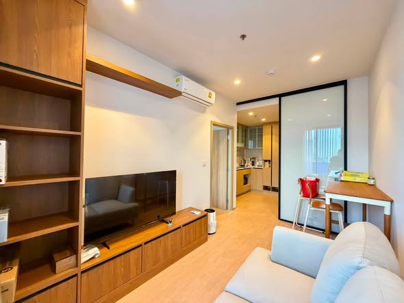 living room and room interior of Maru Ladprao 15 : มารุ ลาดพร้าว 15