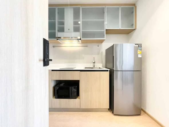 room interior and kitchen of Maru Ladprao 15 : มารุ ลาดพร้าว 15