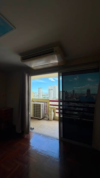 bedroom of Master View Executive Place