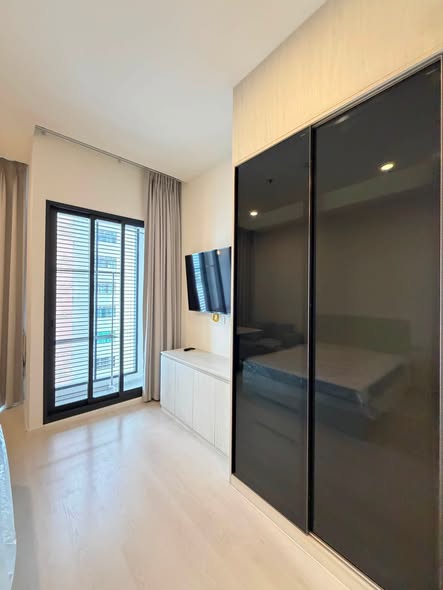 bedroom and room interior of แมสซารีน รัชโยธิน | Mazarine Ratchayothin by Grand Unity