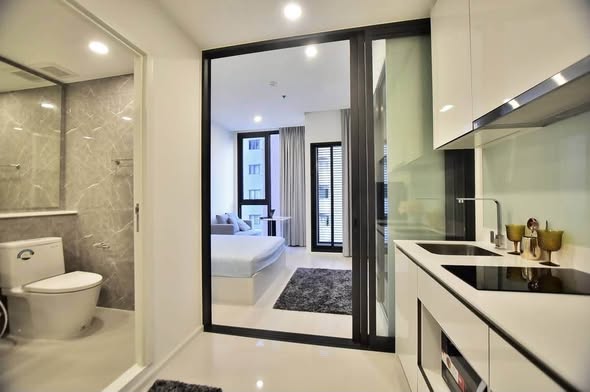 bedroom and room interior and bathroom of แมสซารีน รัชโยธิน | Mazarine Ratchayothin by Grand Unity