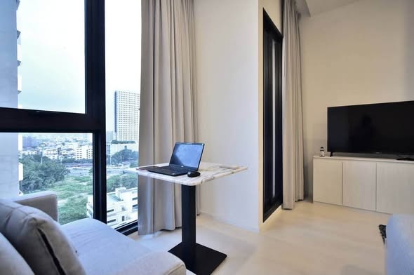 living room and room interior of แมสซารีน รัชโยธิน | Mazarine Ratchayothin by Grand Unity