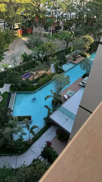 pool of Mekin Haus