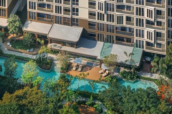 pool of Mekin Haus