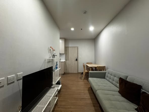 living room and bedroom of Metris Rama 9-Ramkumhang