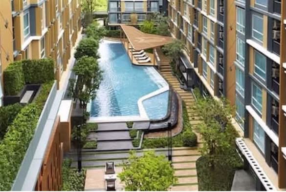 pool of Metro Luxe Rama 4