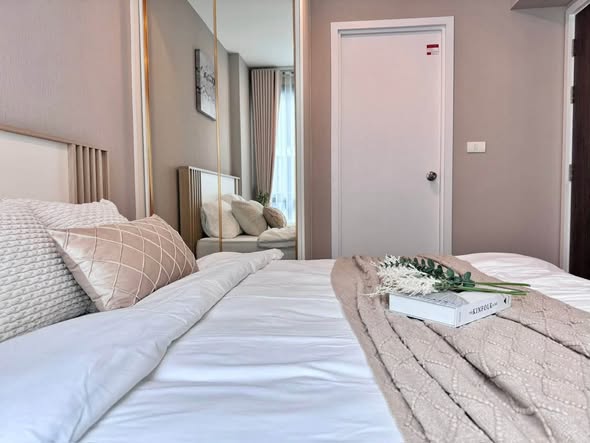 bedroom of Metro Luxe Riverfront Rattanathibet