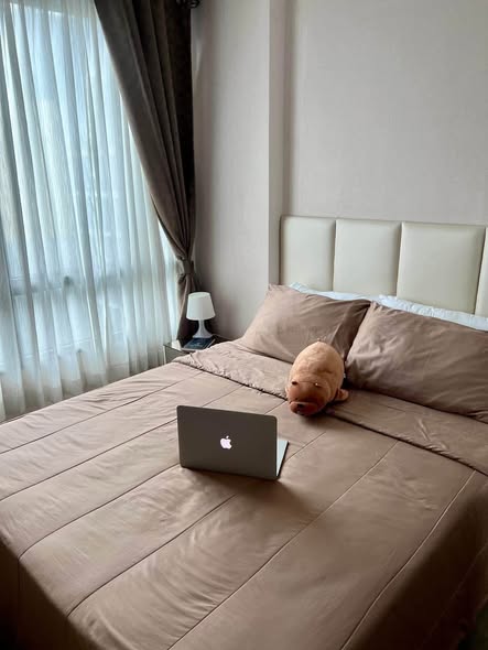 bedroom of Metro Luxe Riverfront Rattanathibet