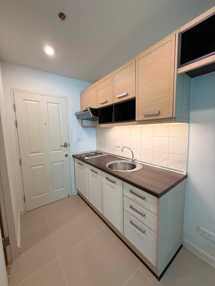kitchen of Metro Park Sathorn phase 2/2