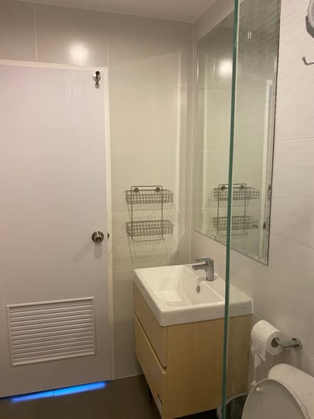 room interior and bathroom of Metro Sky Prachachuen