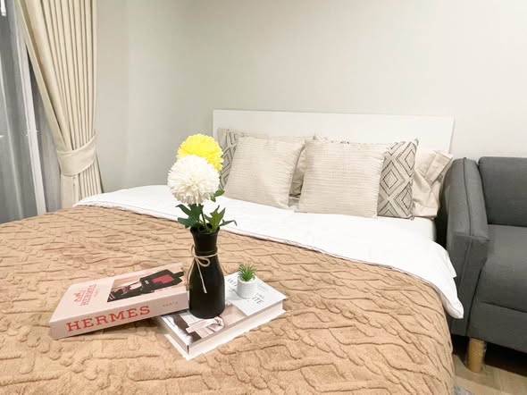 bedroom of Metro Sky Wutthakat