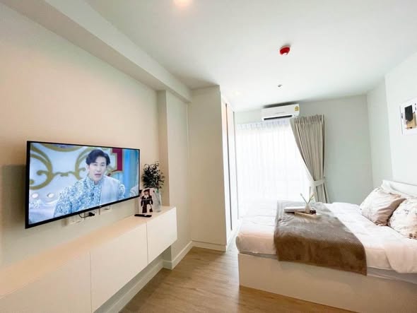 bedroom and living room of Metro Sky Wutthakat
