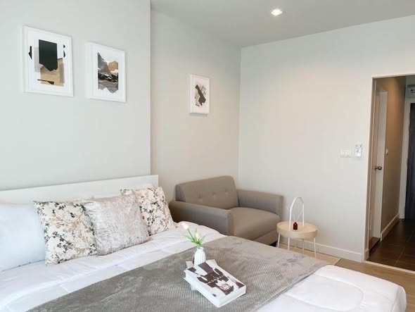 bedroom and living room of Metro Sky Wutthakat