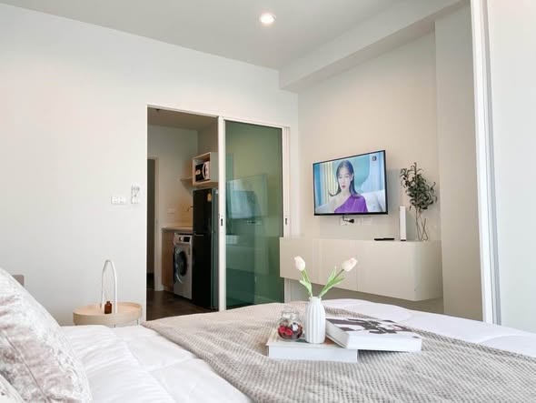 bedroom and room interior of Metro Sky Wutthakat