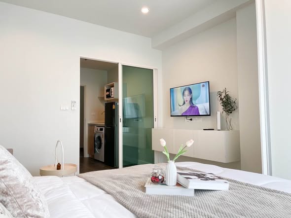 bedroom and room interior of Metro Sky Wutthakat