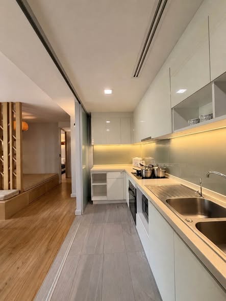 kitchen of Mona Suite Service Apartment – Sukhumvit31