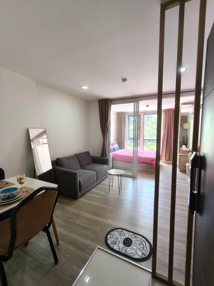 bedroom and room interior of Moniiq Sukhumvit 64