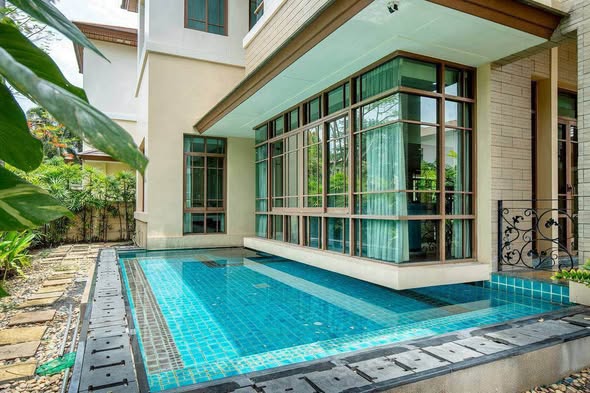 pool of MooBaan Sansiri