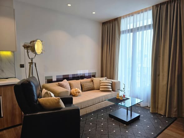 bedroom and living room of MUNIQ Sukhumvit 23