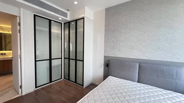 bedroom and room interior of MUNIQ Sukhumvit 23