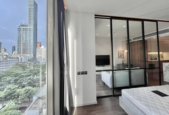 bedroom and room interior of MUNIQ Sukhumvit 23