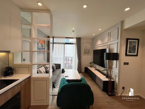 living room and bedroom of MUNIQ Sukhumvit 23