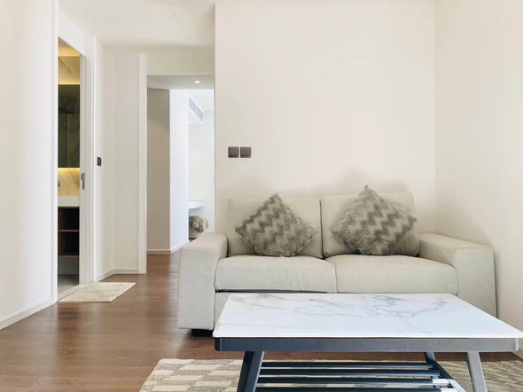 living room and room interior of MUNIQ Sukhumvit 23