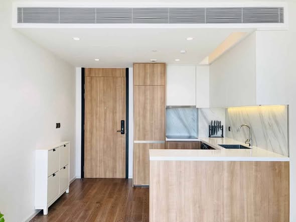 room interior and kitchen of MUNIQ Sukhumvit 23