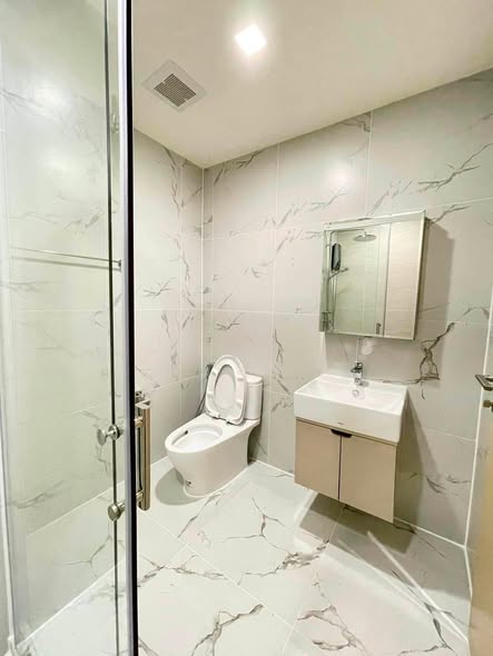 bathroom of Na Reva Charoennakhon