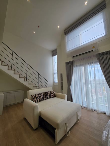 bedroom and living room of Na Reva Charoennakhon