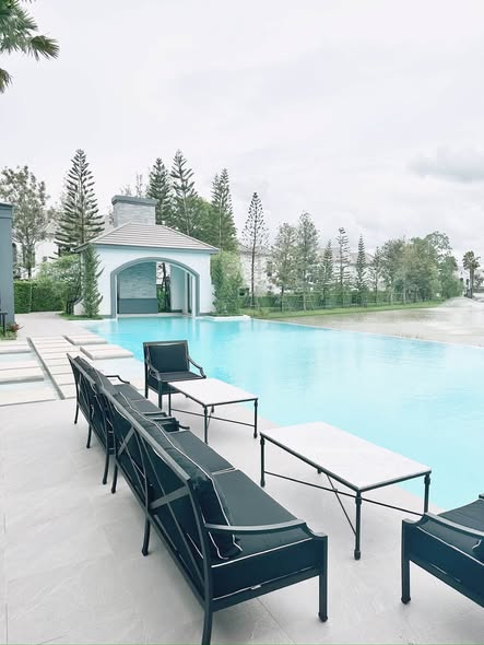 pool of Nantawan Rama 9 – New Krungthepkreetha