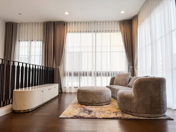 living room and room interior of Narasiri Phahol – Watcharapol