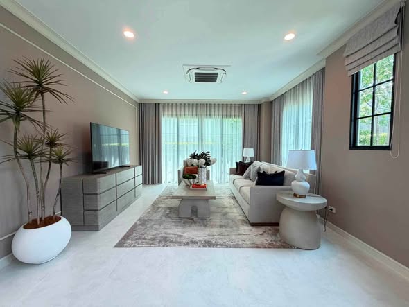living room and bathroom of Narinsiri Rama 9 – Krungthep Kreetha