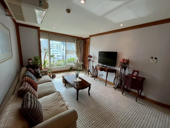 bedroom and living room of Navin Court